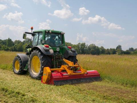 INO DOMINATOR minőségi szárzúzó készletről
