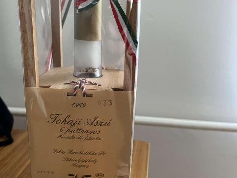 Tokaji Aszú 6 puttonyos Múzeális, fehér édes bor, 1969 évjárat Tokaji Aszú 6 puttonyos Múzeális, fehér édes bor, 1969 évjárat