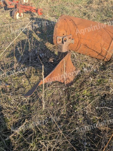 Torma szántóeke + művelőeszközök + tormaültető / tormaművelő eszközök