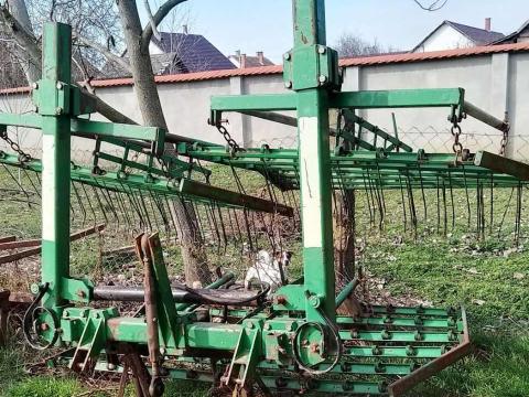 Gyomfésű, 5 m-es hidraulikus nyitású, azonnal használható állapotban Gyomfésű, 5 m-es hidraulikus nyitású, azonnal használható állapotban