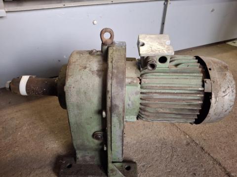 Hajtóműves villanymotor Hajtóműves villanymotor