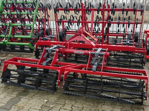 Kombinátor 2,8 m + 2 sor törőhenger Kombinátor 2,8 m + 2 sor törőhenger