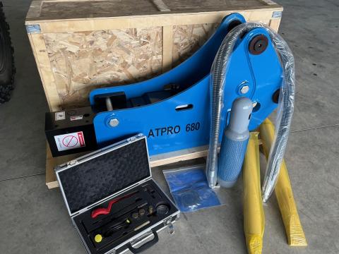 ATPRO680 bontókalapács,  törőfej,  JCB 3CX,  4CX ATPRO680 bontókalapács,  törőfej,  JCB 3CX,  4CX