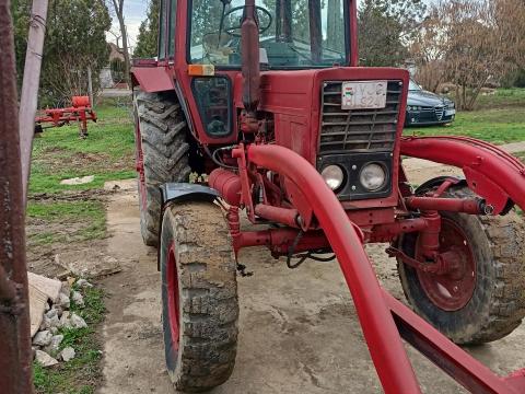 MTZ 550 homlokrakodóval MTZ 550 homlokrakodóval