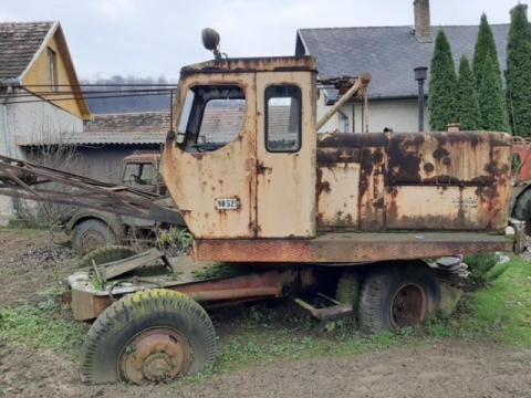 Gumikerekes kotrógép E-302 típus Gumikerekes kotrógép E-302 típus