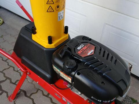 6 LE-s Briggs & Stratton benzinmotoros ágaprító 6 LE-s Briggs & Stratton benzinmotoros ágaprító