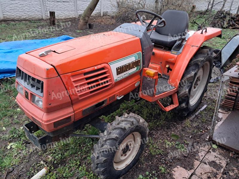 Hinomoto NX240,  Kubota GL240 összkerékhajtású,  irányváltós,  szervokormányos kistraktor