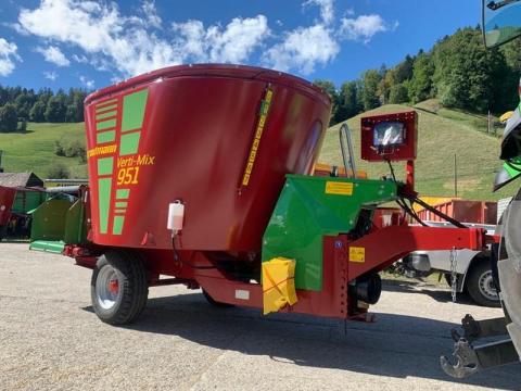 Strautmann VertiMix 951 takarmánykeverő és kiosztókocsi Strautmann VertiMix 951 takarmánykeverő és kiosztókocsi