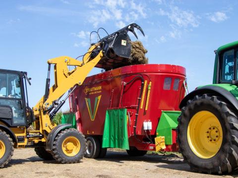 Strautmann VertiMix 1501D és 1801D takarmánykeverő és kiosztókocsi Strautmann VertiMix 1501D és 1801D takarmánykeverő és kiosztókocsi