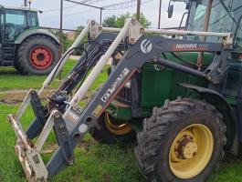 Adásvételivel is John Deere 6110-es rakodóval
