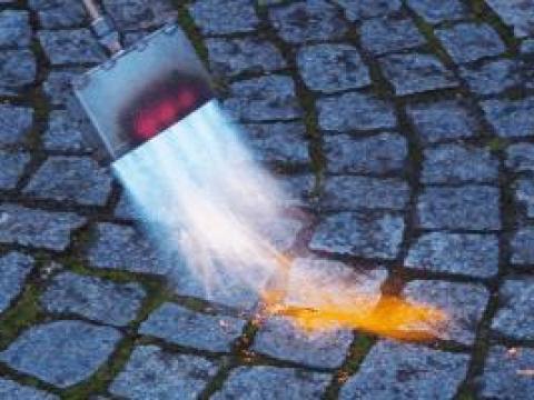 Lángtechnika – Környezetbarát és hatékony gyomirtás a Tempelnél Lángtechnika – Környezetbarát és hatékony gyomirtás a Tempelnél
