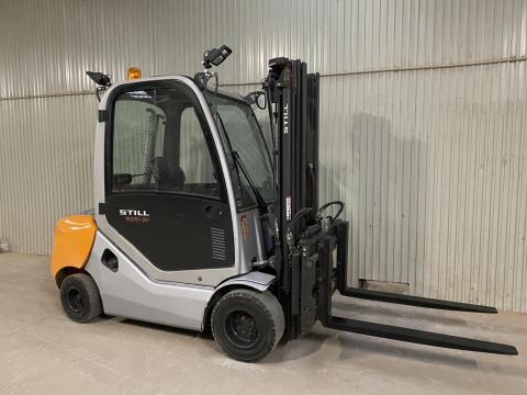 STILL RX 70-30 triplex dízel targonca rakodó kanállal STILL RX 70-30 triplex dízel targonca rakodó kanállal