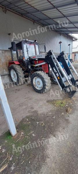 MTZ 820.4 traktor homlokrakodóval