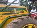 JOHN DEERE 624, VONTATOTT SZÁNTÓFÖLDI PERMETEZŐ 27 MÉTERES SZÓRÓKERETTEL,  2400 LITERES