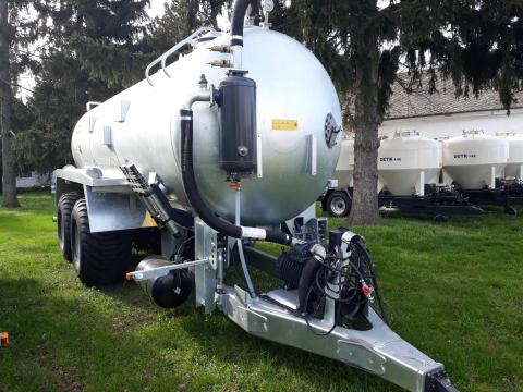 Detk 1016 (15,  5 m³) szippantó tartálykocsi