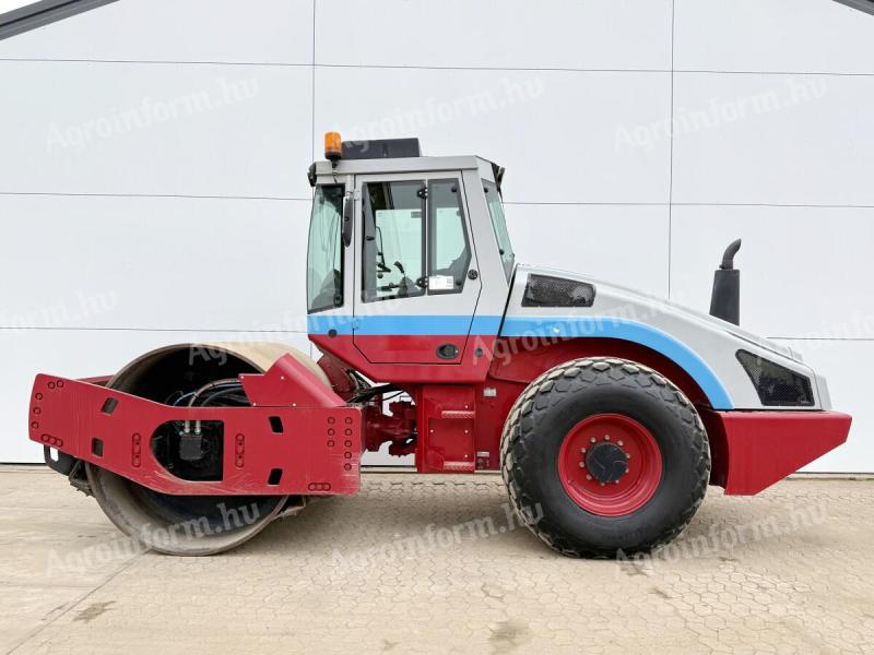 Bomag BW213D-4 / 2013 / 3 857 üzemóra / Lízing 20%-tól