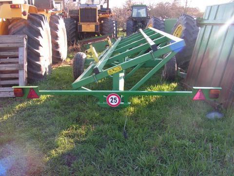 John Deere asztalszállító kocsi,  szállítókocsi John Deere asztalszállító kocsi,  szállítókocsi
