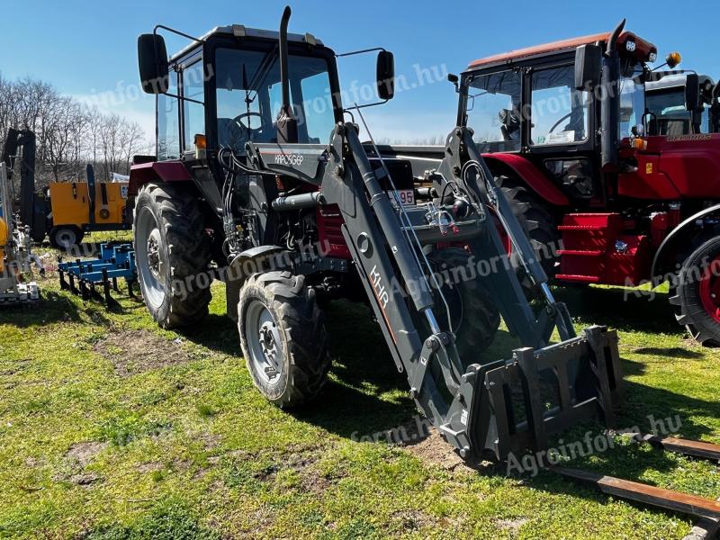 MTZ 820 traktor KHR 80 homlokrakodóval 2 éves