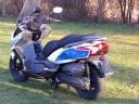 Kymco Downtown 125-ös nagyrobogó motorhibásan, bontódik Tapolcán