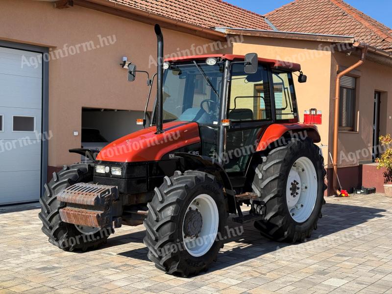 New Holland L85 traktor