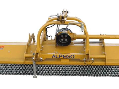 Alpego Trisar TR 46-240 szárzúzó frontra és hátulra Alpego Trisar TR 46-240 szárzúzó frontra és hátulra