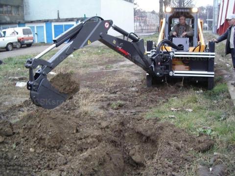 Függesztett árokásó homlokrakodóra E35 Függesztett árokásó homlokrakodóra E35