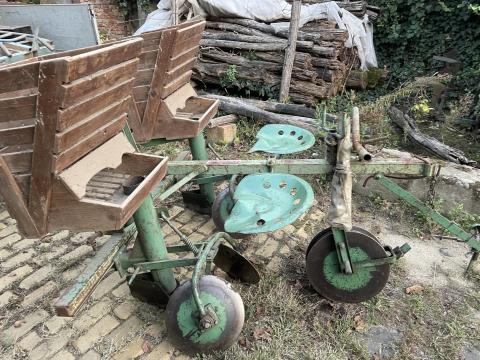 Burgonya ültető 2 soros,  töltő kapával,  boronával Burgonya ültető 2 soros,  töltő kapával,  boronával