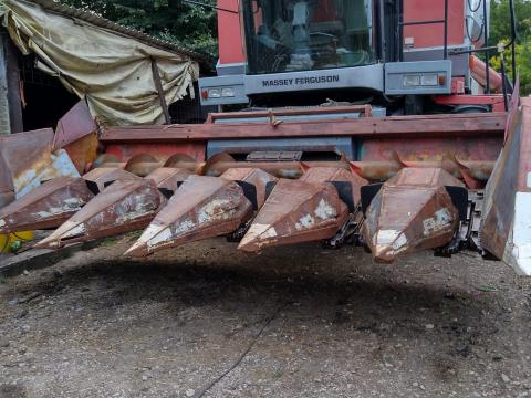 Kukorica adapter eladó Massey Fergusonhoz adaptálva