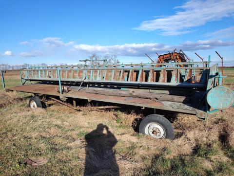 Mobil fejőállás eladó, kecskék és juhok részére Mobil fejőállás eladó, kecskék és juhok részére