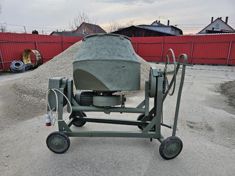 Favorit 250 ipari, hajtóműves betonkeverő gép felújított állapotban eladó Favorit 250 ipari, hajtóműves betonkeverő gép felújított állapotban eladó