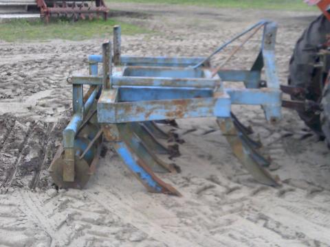 Gruber középmélylazító, 9 késes, szőlőben volt használva Gruber középmélylazító, 9 késes, szőlőben volt használva