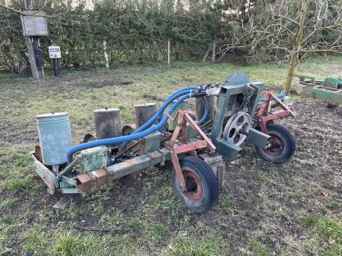 SPC 7 soros,  szemenkénti szója vetőgép