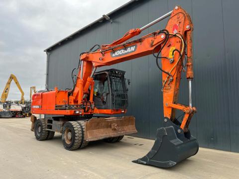 Doosan DX210W / 2014 / 7 893 üzemóra / Lízing 20%-tól Doosan DX210W / 2014 / 7 893 üzemóra / Lízing 20%-tól