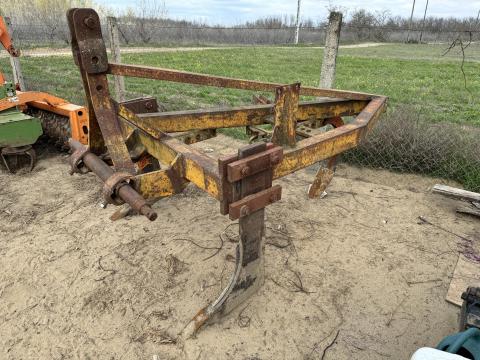 3 késes középmély talajlazító 3 késes középmély talajlazító