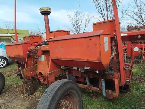 Kongskild hatsoros tárcsás teleszkópos vetőgép Kongskild hatsoros tárcsás teleszkópos vetőgép