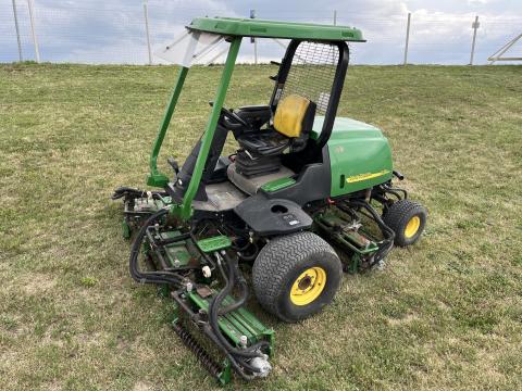 Fűnyíró traktor John Deere 3235C Hidrohajtás,  tempomat Fűnyíró traktor John Deere 3235C Hidrohajtás,  tempomat