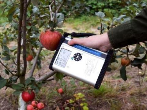 Ételvizsgáló F-750 Ételvizsgáló F-750