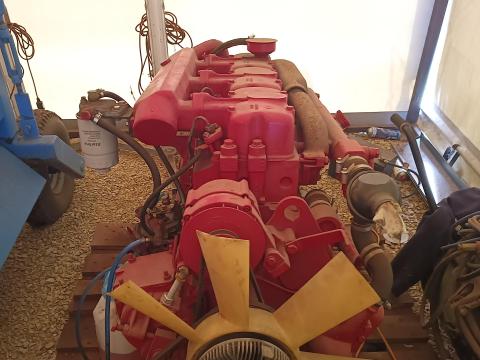 Steyr WD612.61 motor Sincro generátorral Steyr WD612.61 motor Sincro generátorral