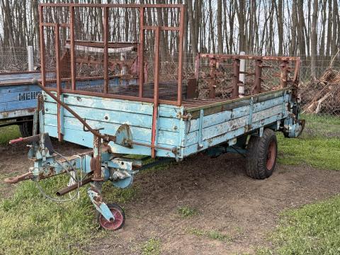 MENGELE hajtott járkerekű,  4 állóhengeres szervestrágyaszóró MENGELE hajtott járkerekű,  4 állóhengeres szervestrágyaszóró