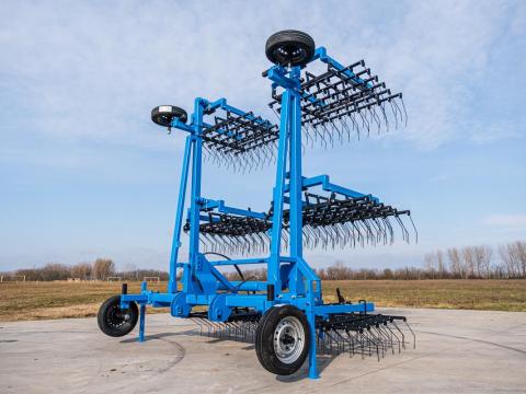 Új Gyomfésű,  függesztett,  hidraulikus csukással eladó Új Gyomfésű,  függesztett,  hidraulikus csukással eladó