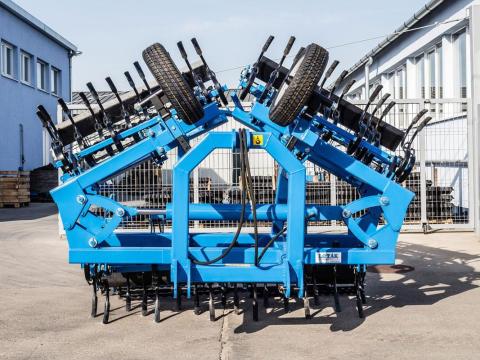 Új Magágykészítő Kombinátorok,  vontatott,  hidraulikus csukással eladók Új Magágykészítő Kombinátorok,  vontatott,  hidraulikus csukással eladók