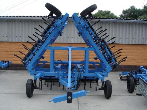 Új Magágykészítő Kombinátorok,  vontatott,  hidraulikus csukással eladók Új Magágykészítő Kombinátorok,  vontatott,  hidraulikus csukással eladók