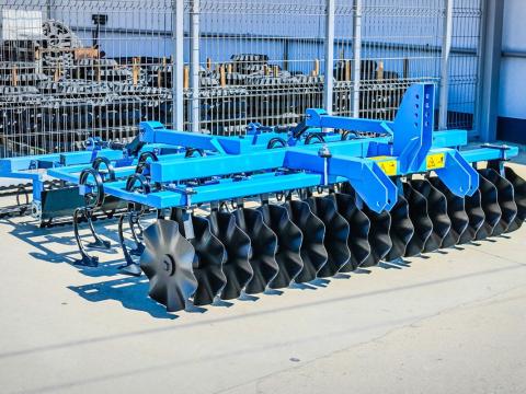 Új Magágykészítő Kombinátorok 1 soros tárcsasorral,  függesztett,  fix csukással eladó Új Magágykészítő Kombinátorok 1 soros tárcsasorral,  függesztett,  fix csukással eladó