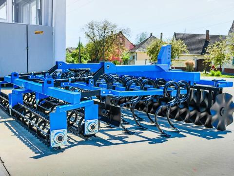 Új magágykészítő kombinátorok 1 soros tárcsasorral,  függesztett,  fix csukással eladó Új magágykészítő kombinátorok 1 soros tárcsasorral,  függesztett,  fix csukással eladó