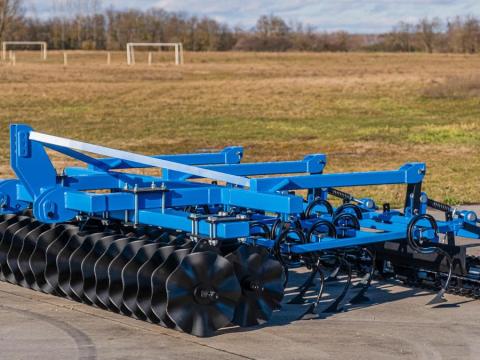 Új Magágykészítő Kombinátorok,  elöl 2 soros tárcsasorral,  3 sor kapával,  függesztett,  hidr