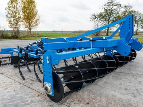 Új Magágykészítő Kombinátorok,  elöl rögtörővel,  4 sor kapával,  függesztett,  fix csukással