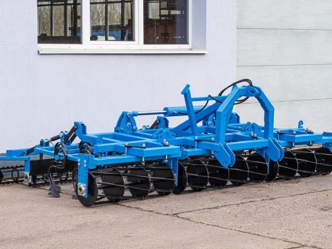 Új Magágykészítő Kombinátorok,  elöl rögtörővel,  4 sor kapával,  függőleges,  hidraulikus csukással Új Magágykészítő Kombinátorok,  elöl rögtörővel,  4 sor kapával,  függőleges,  hidraulikus csukással