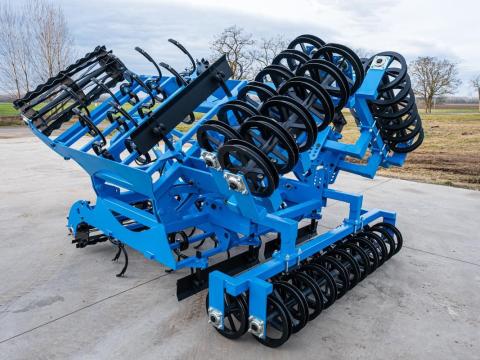 Új Magágykészítő Kombinátor,elöl rögtörővel,  4 sor kapával,  dupla U rögtörővel,  függesztett,  hidraulikus Új Magágykészítő Kombinátor,elöl rögtörővel,  4 sor kapával,  dupla U rögtörővel,  függesztett,  hidraulikus