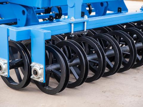 Új Magágykészítő Kombinátorok,  elöl rögtörővel,  4 sor kapával,  dupla U rögtörő,  függőleges,  fix