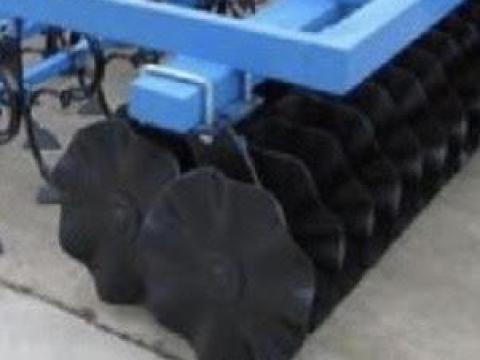 Új Magágykészítő Kombinátorok,  elöl 2 soros tárcsasorral,  4 sor kapával,  függesztett,  hidr Új Magágykészítő Kombinátorok,  elöl 2 soros tárcsasorral,  4 sor kapával,  függesztett,  hidr